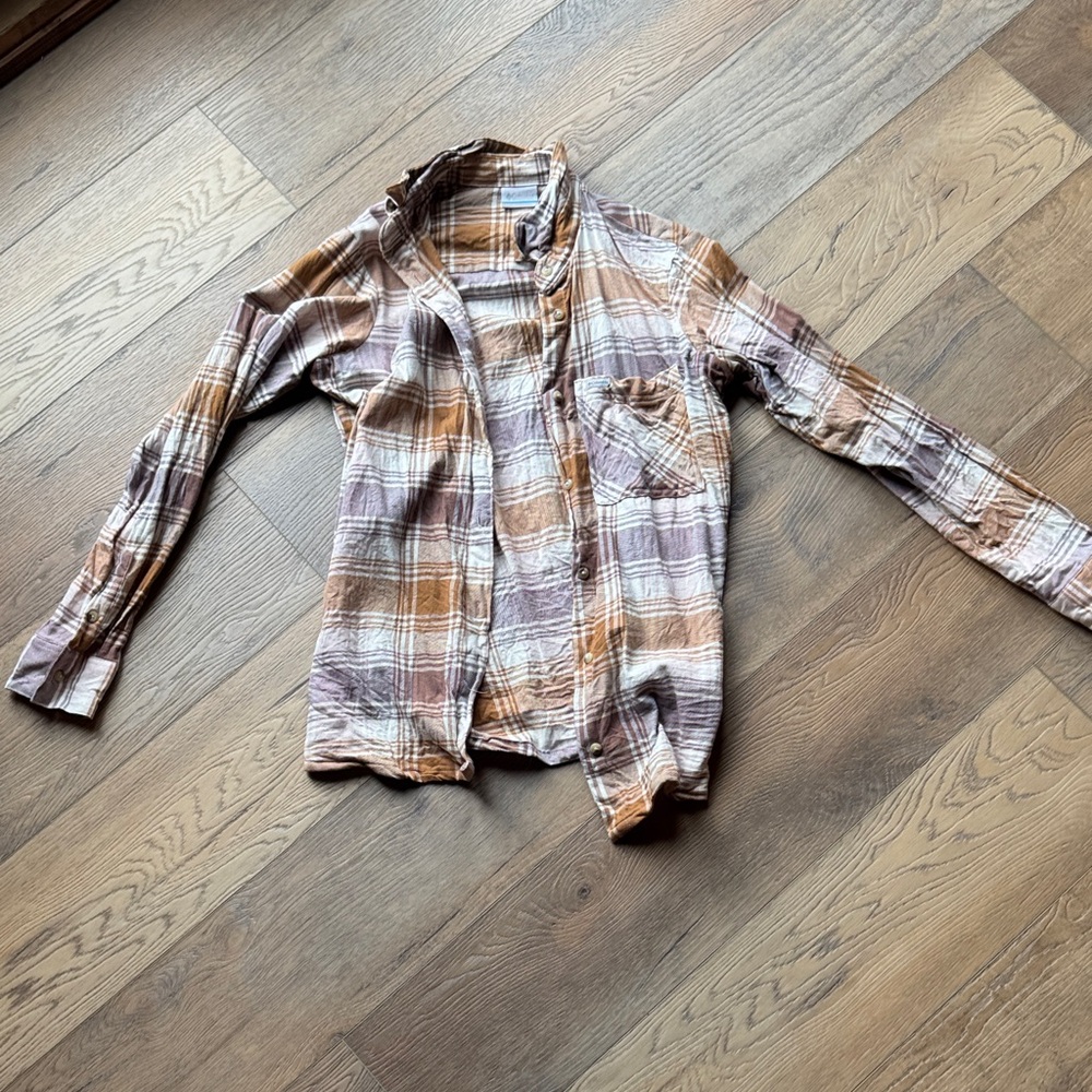 Women’s Columbia plaid Button-Up flannel